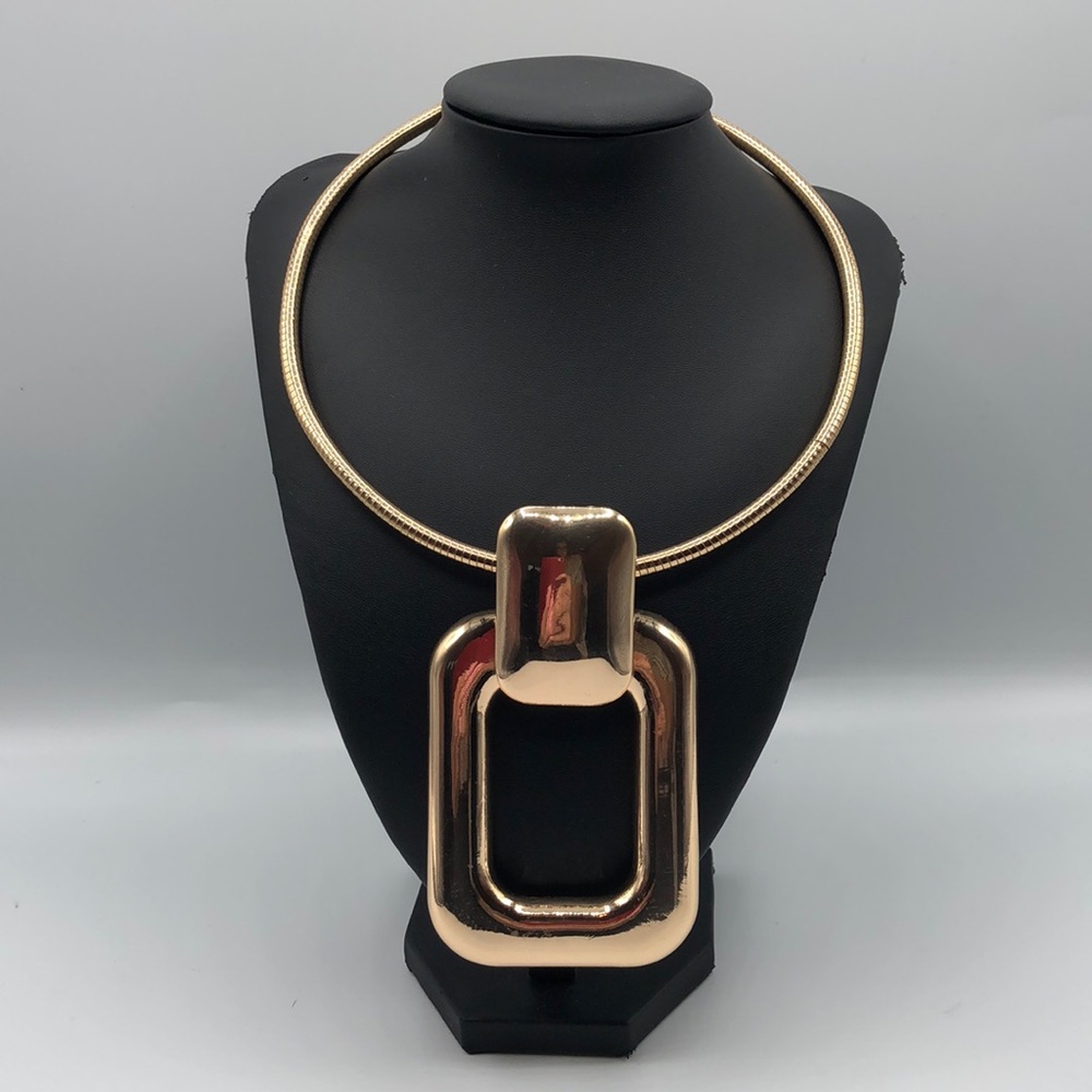 Authentic Oscar De La Renta Runway Necklace